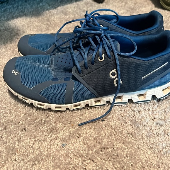 On clouds - Picture 4 of 8